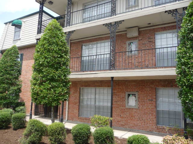 Diamond Hill at Westheimer Apartments