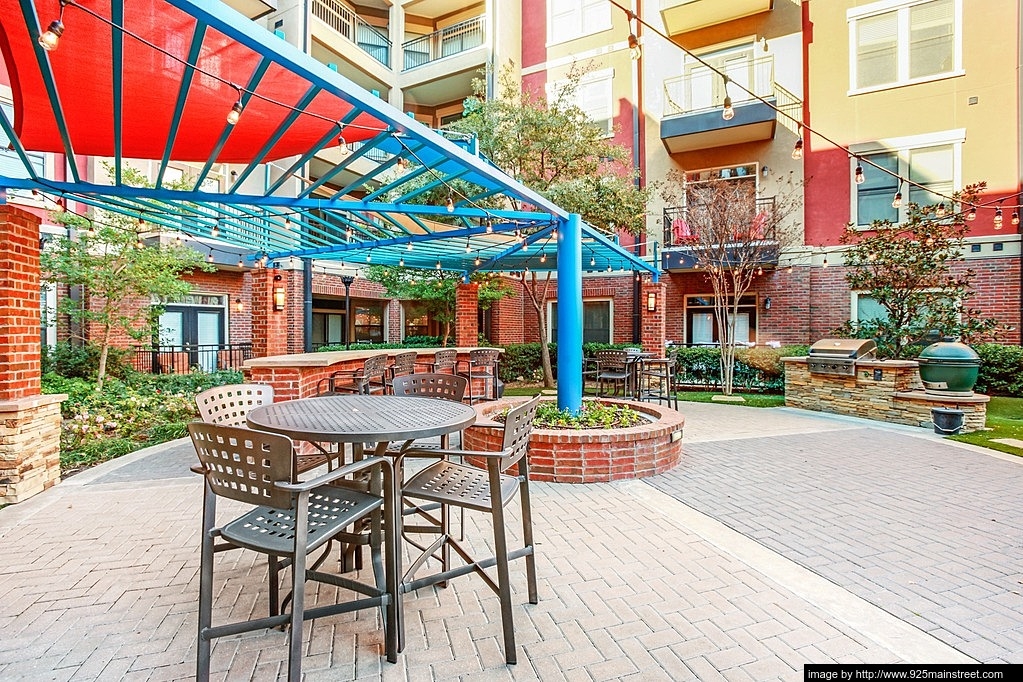 Resort at 925 Main Apartments Grapevine Texas